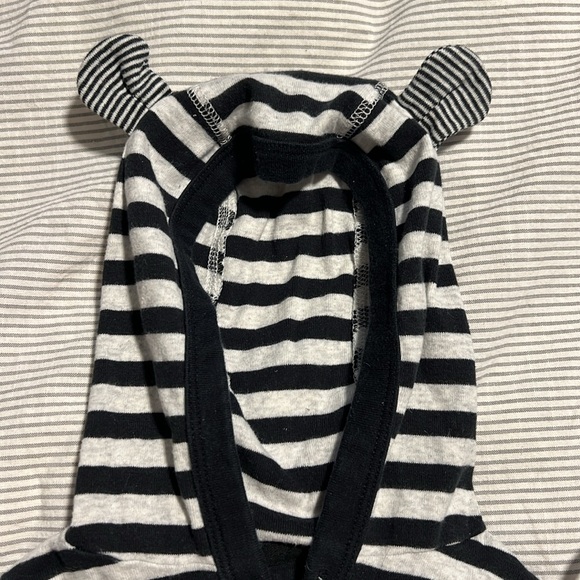 Carter's Black and Heatherd Gray Onesie/Bodysuit - Picture 3 of 4